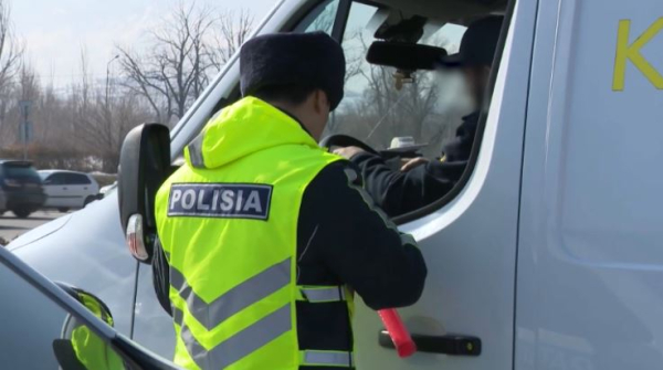 Полицейский рейд по выявлению должников проходит в Алматы