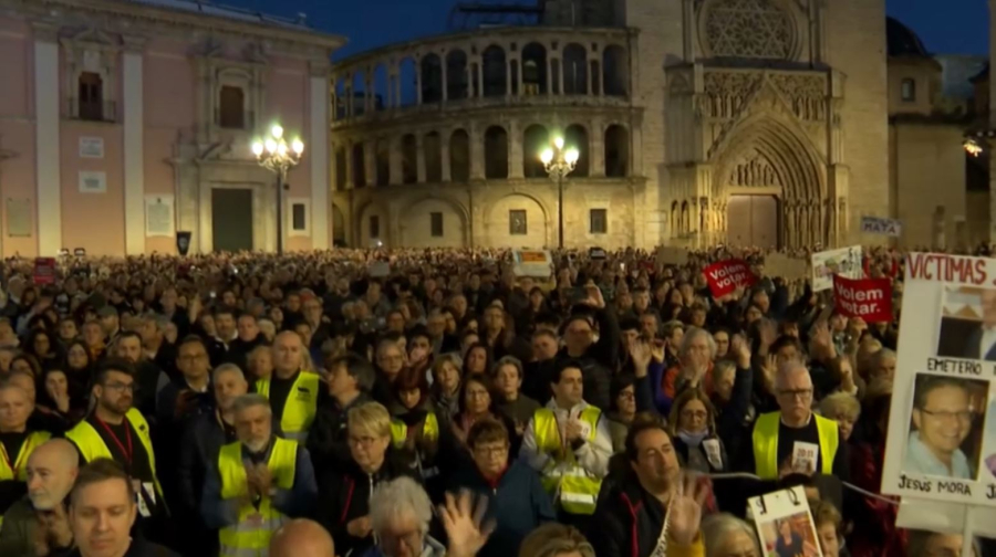 Жители Валенсии требуют отставки главы региона