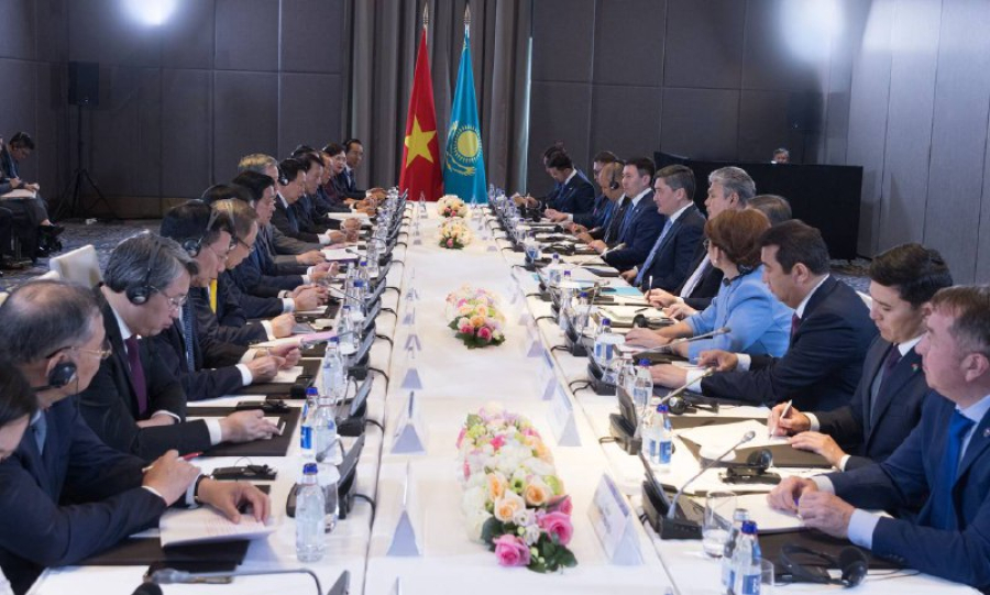 Олжас Бектенов обсудил с То Ламом развитие торгово-экономического сотрудничества