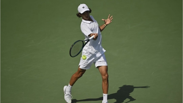 Теннисист Амир Омарханов вышел в четвертьфинал турнира в Тунисе