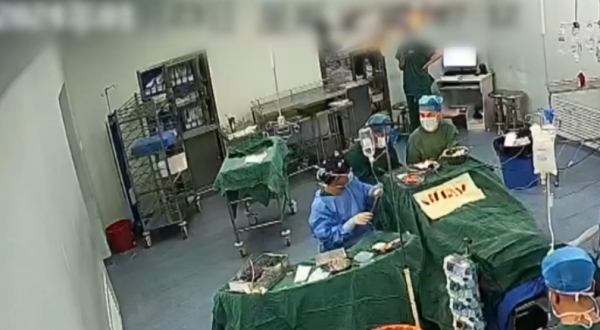 Қытай дәрігерлері жер сілкінісі кезінде күрделі операция жасады