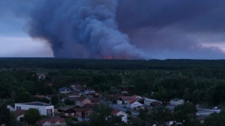 Францияда орман өртінен 10 мың адам эвакуацияланды