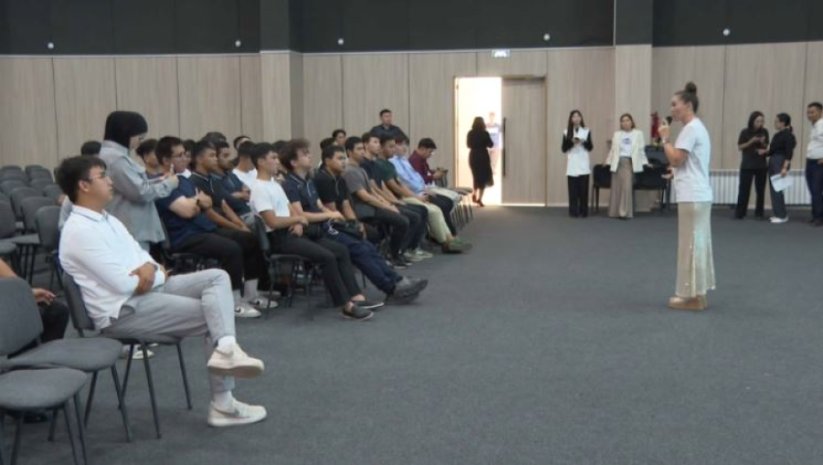 Встреча блогеров со студентами прошла в Атырау