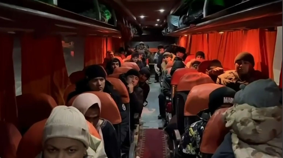 Ресейден Тәжікстанға кетіп бара жатқан автобустағы шетелдіктер құтқарылды