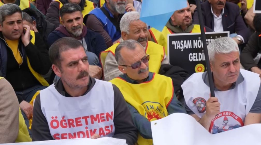 Түркияда мұғалімдер бейбіт шеруге шықты