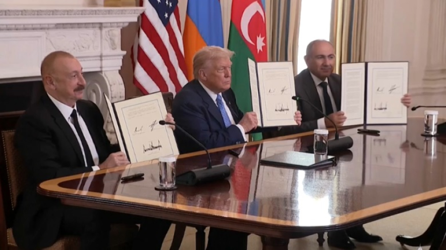 Алиев и Пашинян подписали декларацию о мире