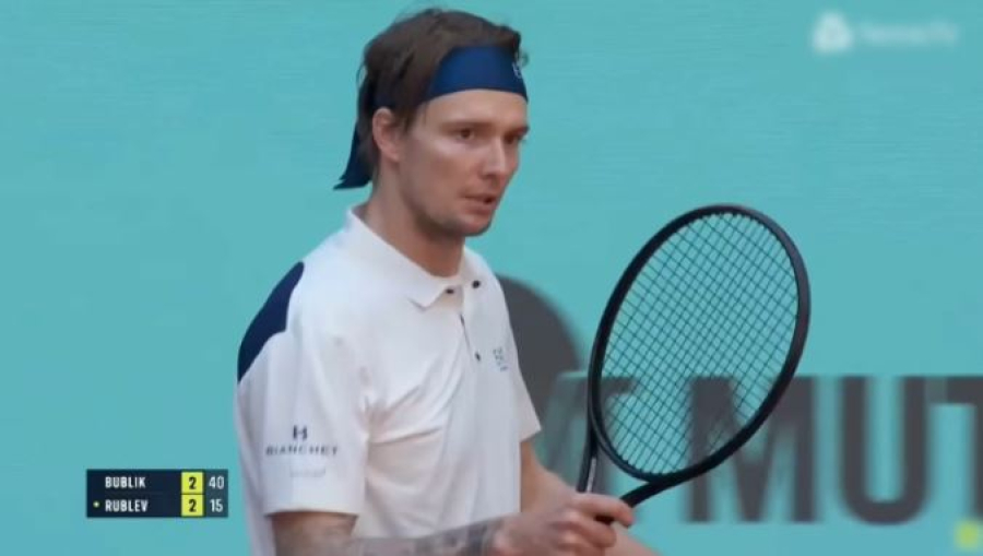Александр Бублик сыграет с 23-й ракеткой мира за выход в четвертьфинал «Мастерса» в Мадриде