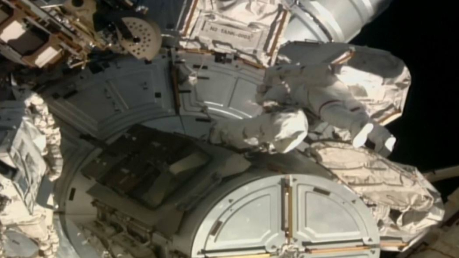 Астронавты NASA вышли в космос с МКС