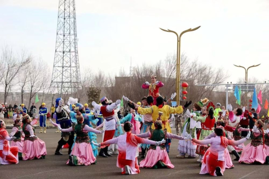 Город Алашанькоу начинает новую главу в Год Лошади
