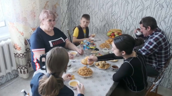 Көп баланы бауырына басқан отбасы