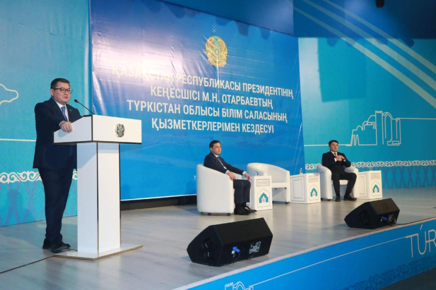 Президент кеңесшісі Түркістан облысының білім саласы қызметкерлерімен кездесті