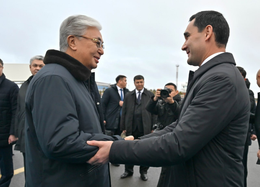 Қ. Тоқаев Бердімұхамедовті Астана әуежайында қарсы алды