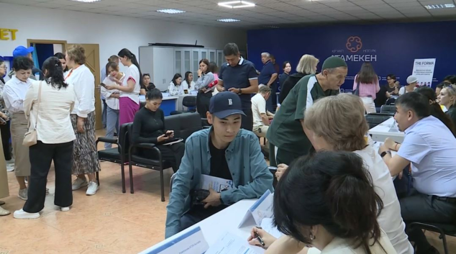 Около 150 вакансий представили работодатели на ярмарке в Актобе