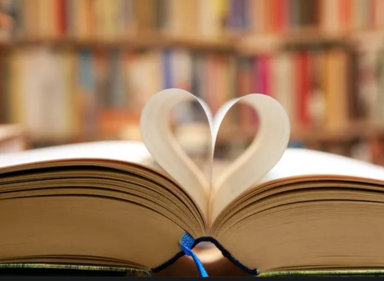 Челлендж ко Дню книги объединил казахстанцев в соцсетях