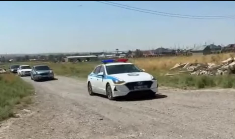 Свадебный кортеж отправили на штрафстоянку: водителей наказали в Туркестанской области