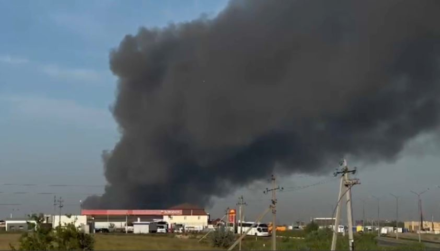 Сауда үйі өртенді: үш өрт сөндіруші жарақат алды