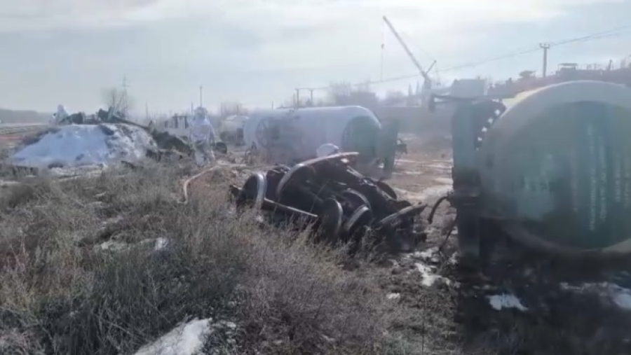 Две газовые цистерны сошли с рельсов в Талдыкоргане
