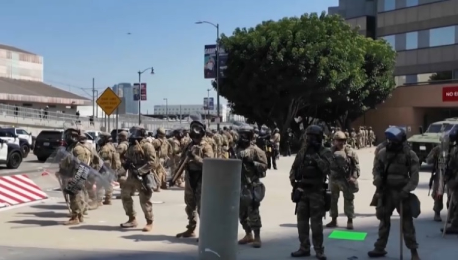 700 морских пехотинцев выведут из Лос-Анджелеса