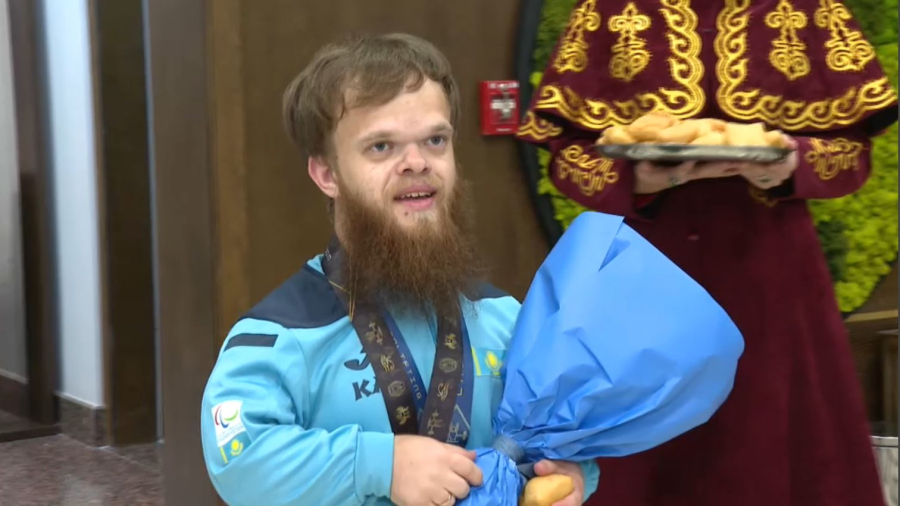 Астаналықтар пара пауэрлифтингтен әлем чемпионын күтіп алды