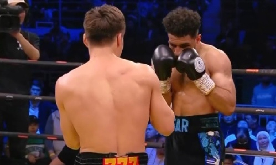 Батыр Жүкембаев англиялық боксшыны жеңді
