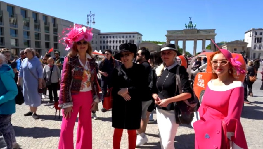 Благотворительный парад шляп организовали в Берлине