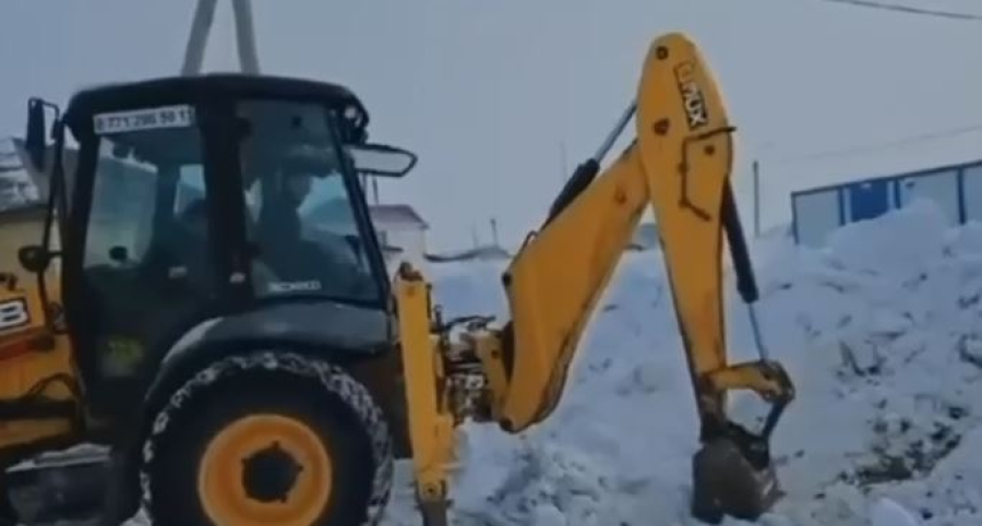 Нацгвардия приступила к вывозу снежных масс в зонах повышенного риска