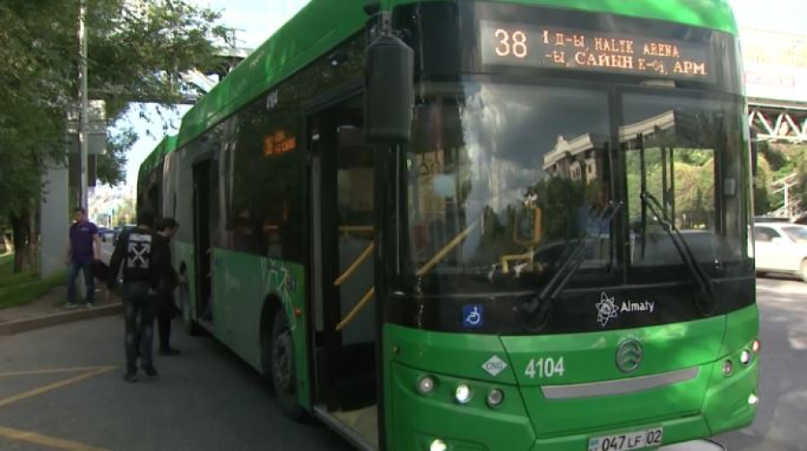 Работу городского транспорта продлят в Алматы