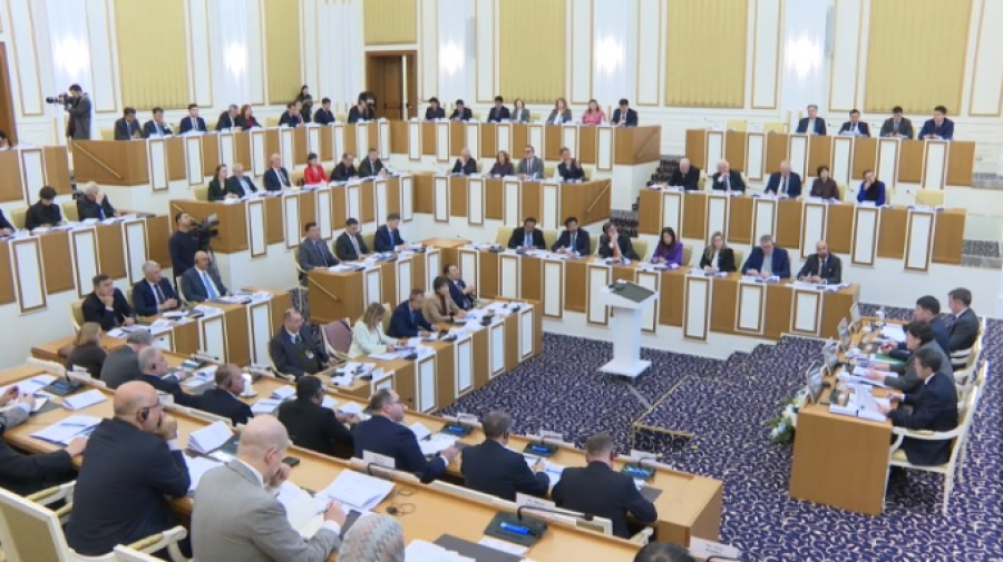 Проект новой Конституции презентовали дипломатическому корпусу