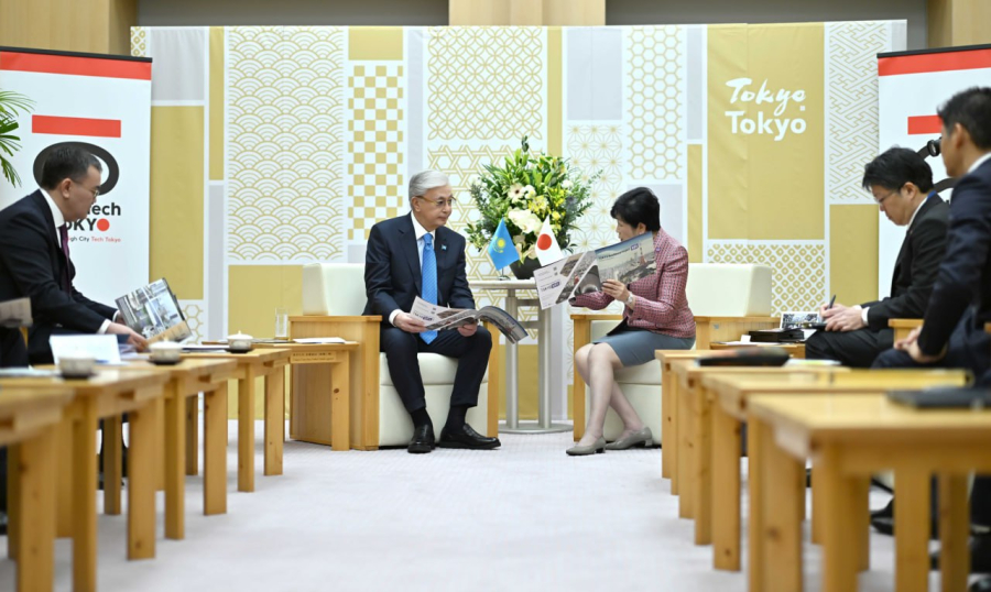 Глава государства провел встречу с губернатором Токио