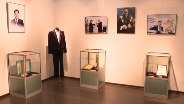 Выставка памяти журналиста Бейсена Куранбека открылась в Алматы