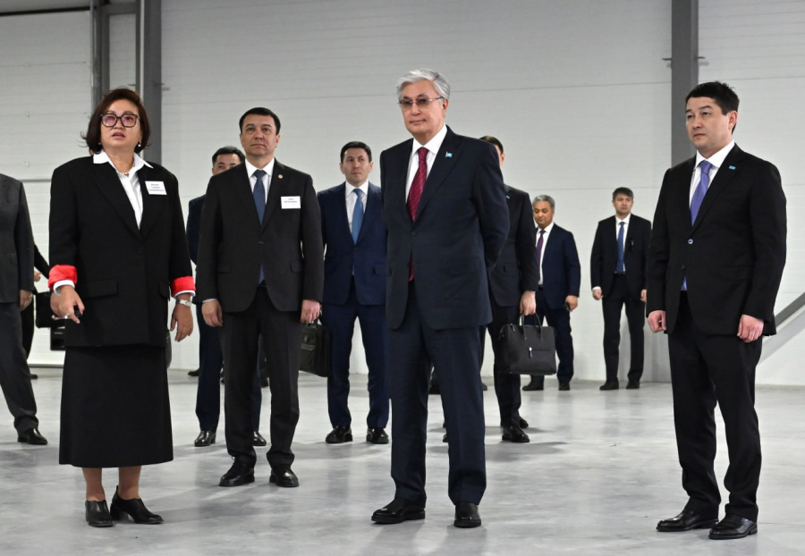 Президент посетил оптово-распределительный центр в Актау