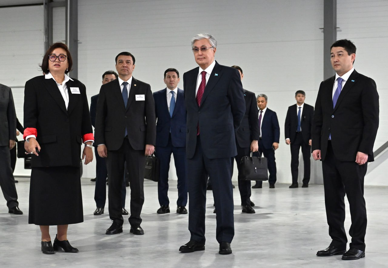 Президент посетил оптово-распределительный центр в Актау