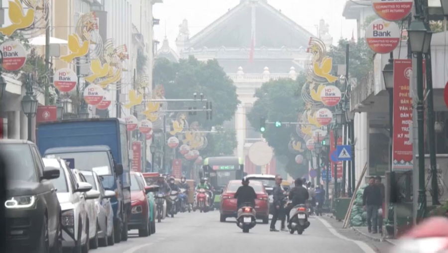 Вьетнам астанасын түтін тұмшалады