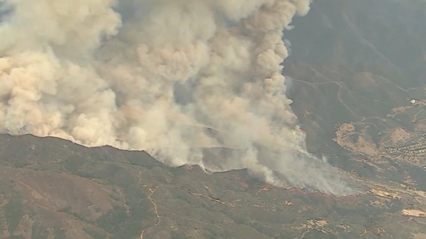 Калифорнияда орман өртінен мыңдаған ғимаратқа қауіп төнді