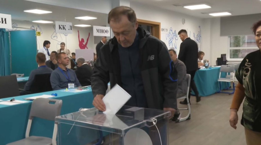 Участок № 274 принимает первых избирателей. Прямое включение из Астаны