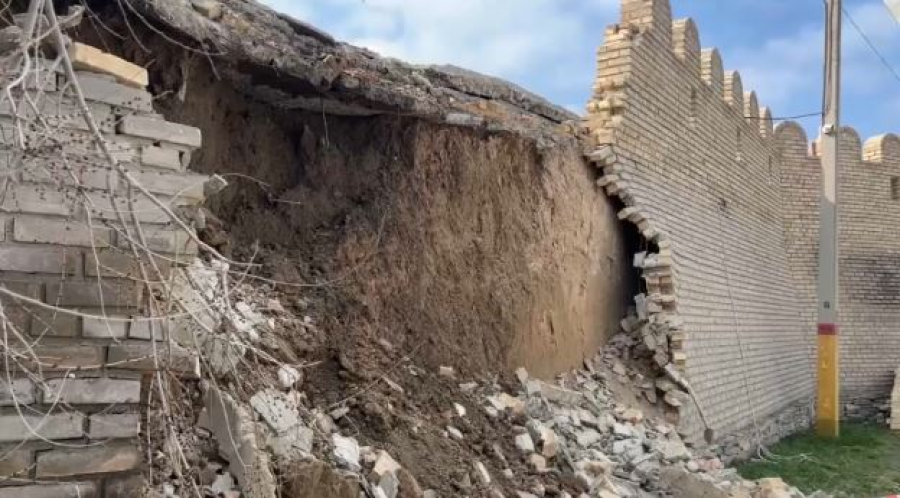 Караван-сарай «Төрткүл» разрушается в Таразе