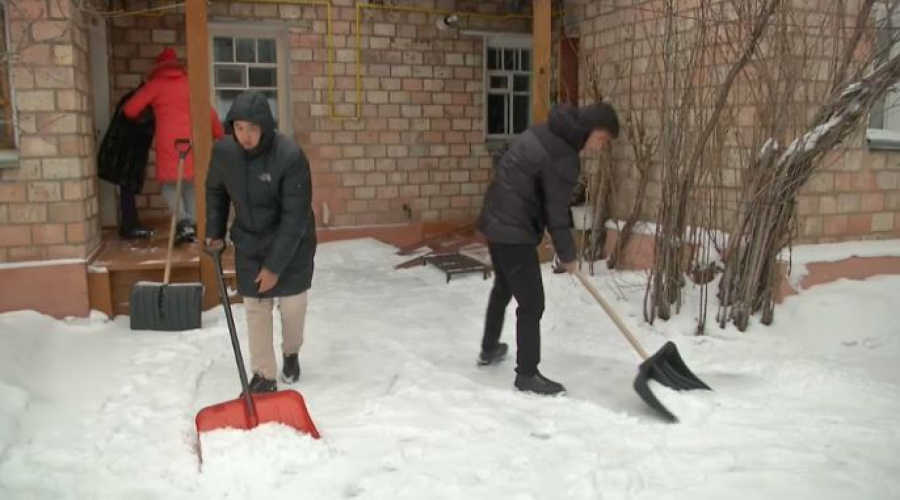 «Таза Қазақстан»: молодёжь помогает ветеранам войны в Караганде