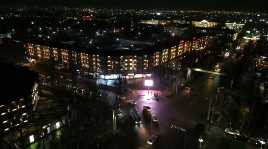 Фасады и крыши обновили в центре Тараза