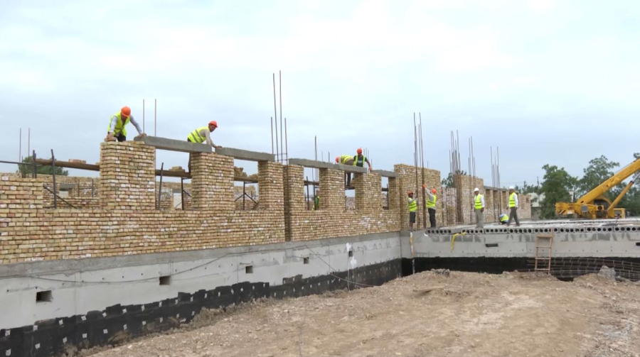 Соцобъекты строят на возвращённые активы на юге Казахстана