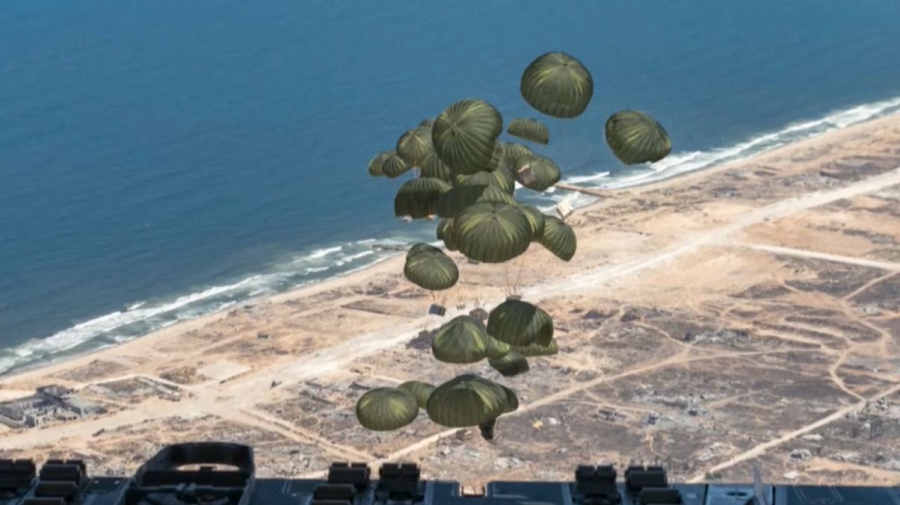 Германия сбросила 14 тонн гумпомощи в Газу