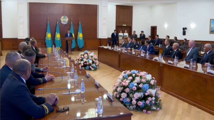 Работников транспортной сферы чествовали в Правительстве