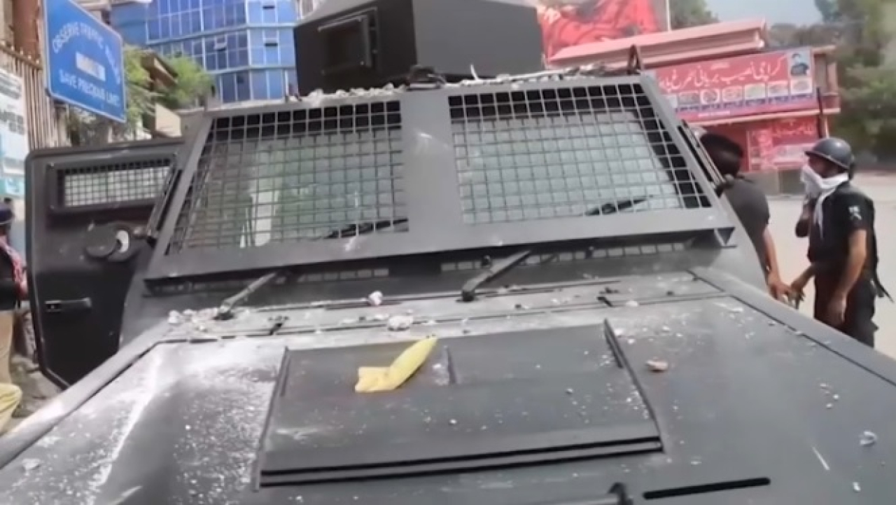 8 человек погибли в результате беспорядков в Кашмире