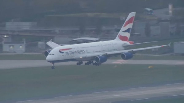 Главный аэропорт Британии «Хитроу» возобновляет полёты после пожара 