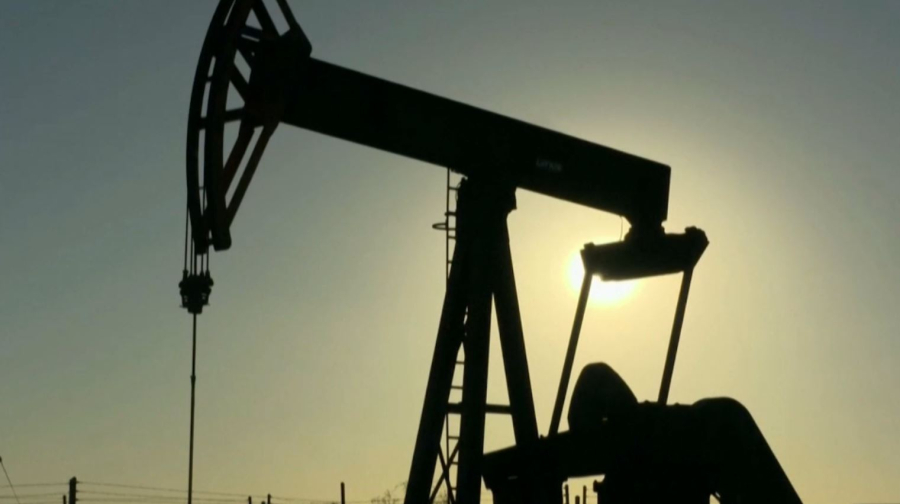 Цена на нефть падает на мировых биржах