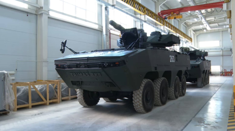 Уникальную боевую машину мирового уровня представили на параде