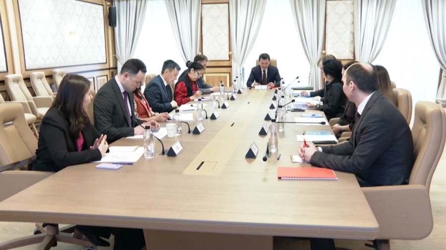 Госсоветник встретился с экспертами по вопросам внутренней политики