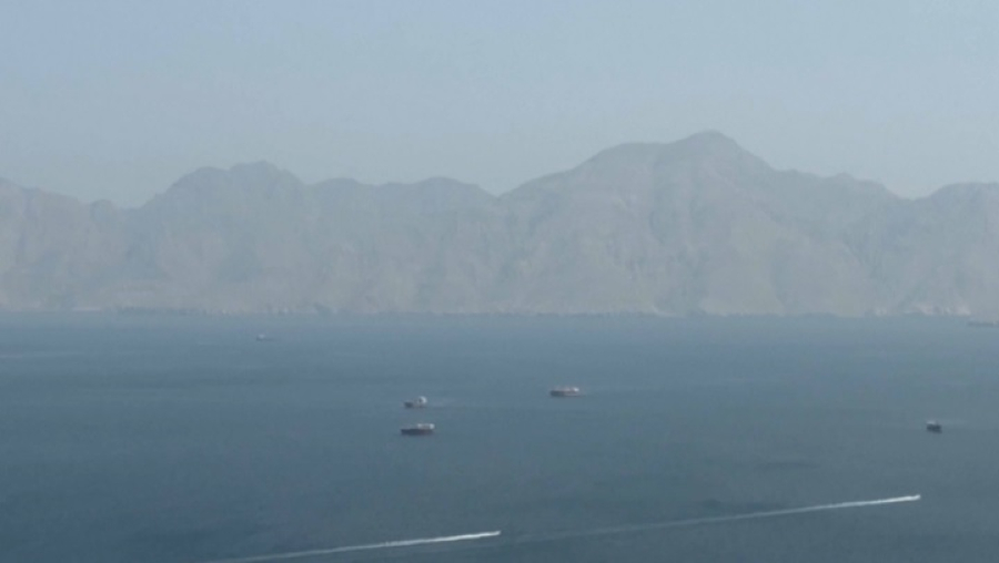 WSJ: через Ормуз прошло 20 судов за сутки