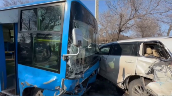 Таразда автобус 3 көлікпен соқтығысты