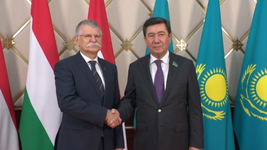 Спикер Мажилиса встретился с главой Госсобрания Венгрии