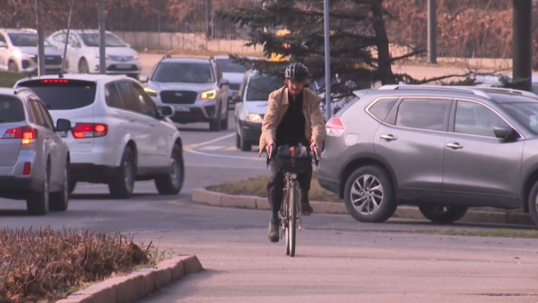 Британец проехал 10 000 км на велосипеде, чтобы навестить родных в Алматы